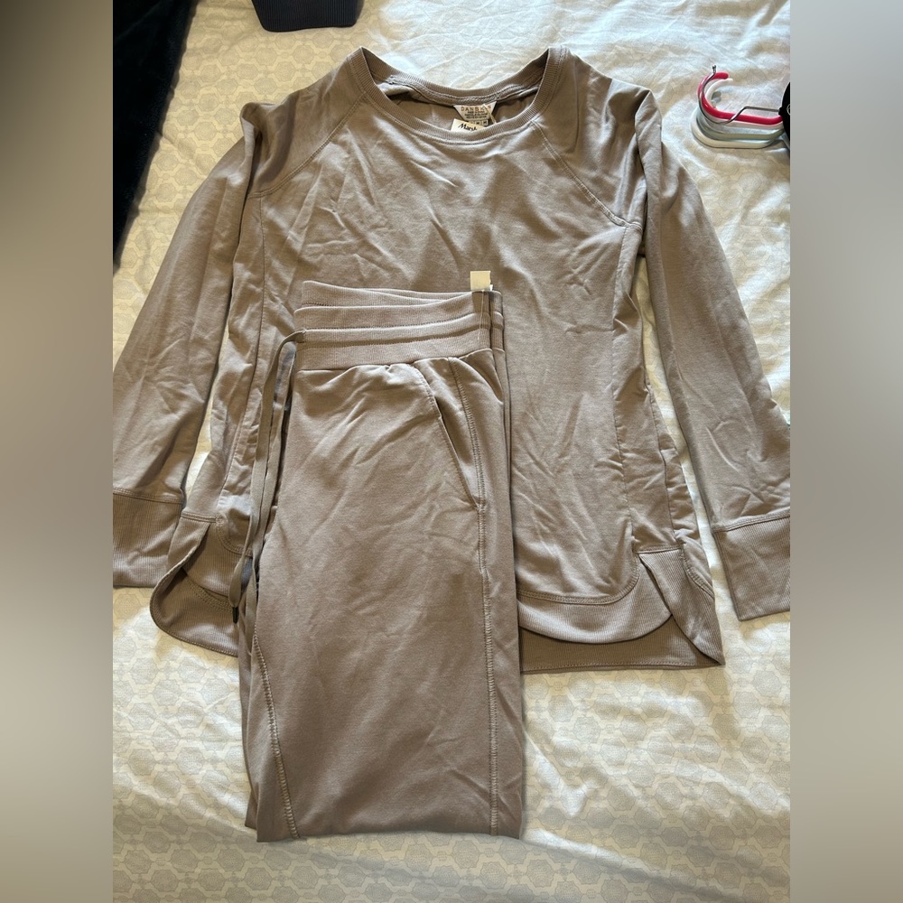 NWT 2 piece pullover and matching jogger set